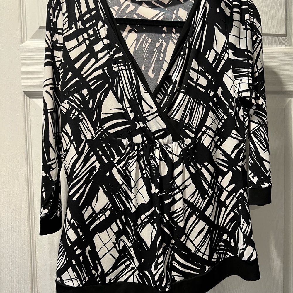 Liz and Company ladies geometric top